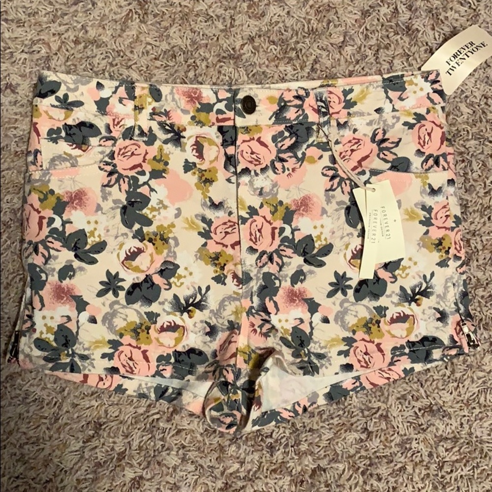 NWT Forever 21 denim floral shorts SZ-28